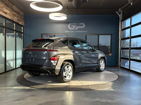 Used 2024 Hyundai Kona SE FWD image 3