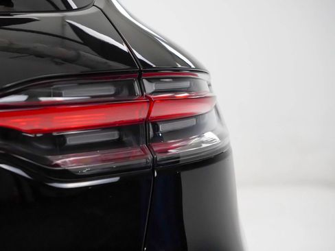 Certified 2026 Porsche Macan AWD/4WD image 12