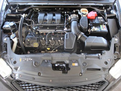 Used 2017 Ford Taurus SEL image 8