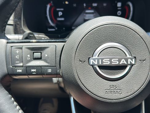 Used 2025 Nissan Pathfinder Platinum FWD image 30