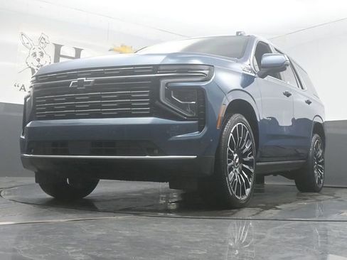 Used 2025 Chevrolet Tahoe High Country AWD/4WD image 4