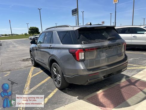 Used 2025 Ford Explorer ST-Line w/ ST-Line Street Pack AWD/4WD image 3