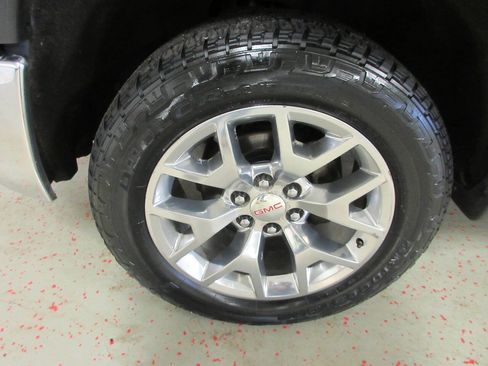 Used 2018 GMC Sierra 1500 SLT w/ SLT Premium Package image 27