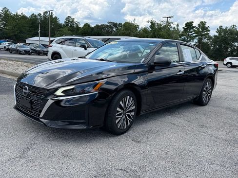 Used 2024 Nissan Altima 2.5 SV FWD image 3