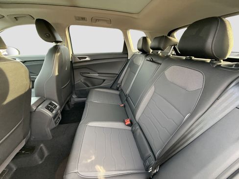 New 2026 Volkswagen Taos SE image 21