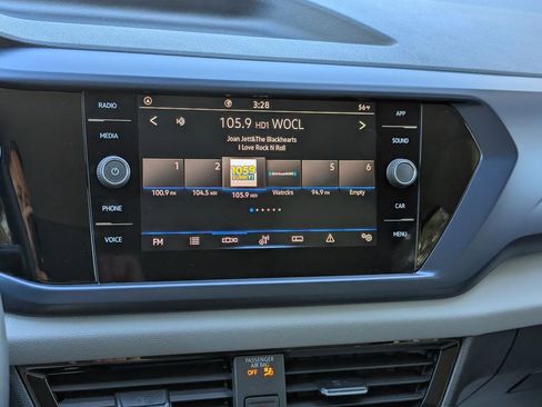 Used 2023 Volkswagen Taos SE image 25