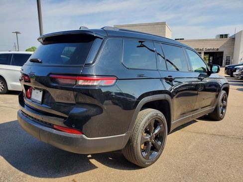 Used 2023 Jeep Grand Cherokee L Laredo image 3