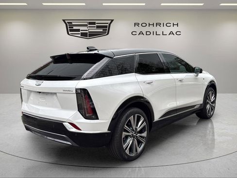 Certified 2025 Cadillac Optiq Luxury 2 AWD/4WD image 6