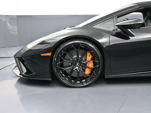 Used 2022 Lamborghini Huracan EVO RWD image 12