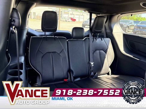 Used 2025 Chrysler Pacifica Limited FWD image 21