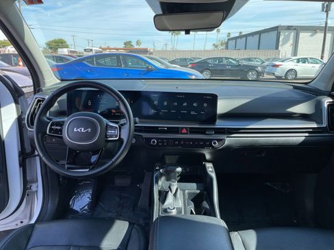 Used 2024 Kia Sorento S image 36