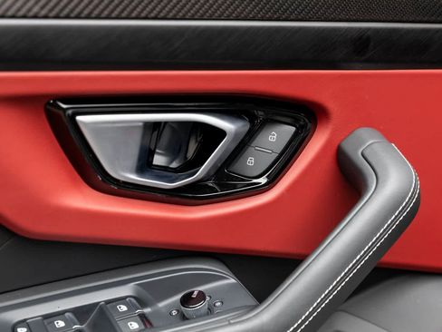 Used 2023 Lamborghini Urus S image 26