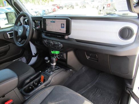 New 2025 Jeep Gladiator Sport image 11