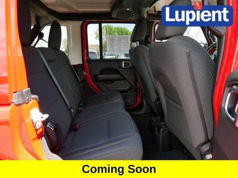 Used 2025 Jeep Wrangler Unlimited Sahara AWD/4WD image 11