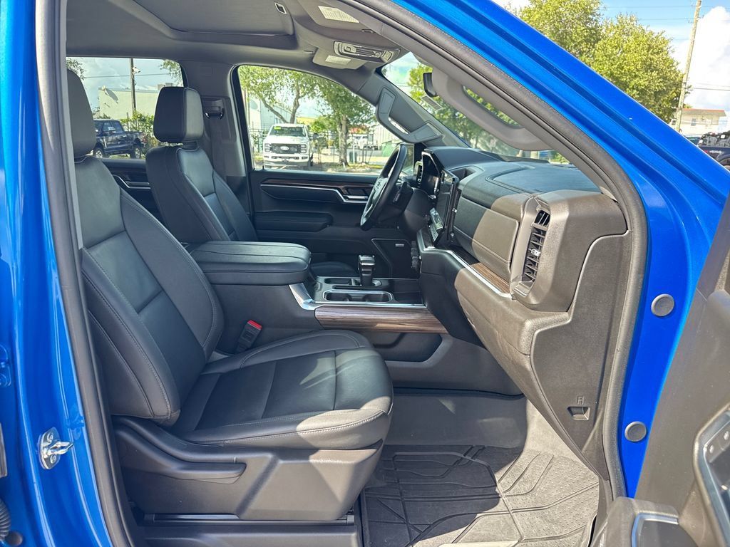 Used 2025 Chevrolet Silverado 1500 RST w/ Convenience Package II RWD image 27