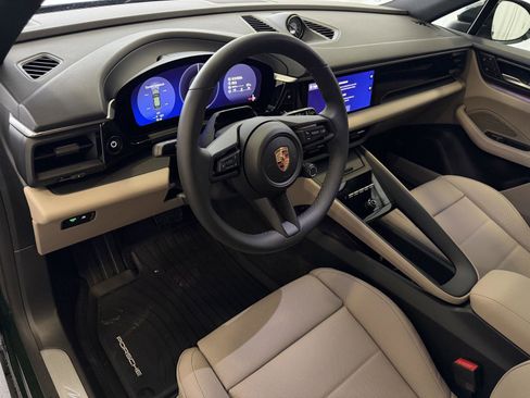 New 2026 Porsche Macan 4 Electric image 4