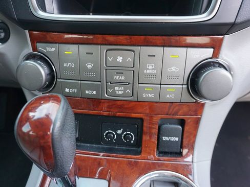 Used 2013 Toyota Highlander Limited image 11