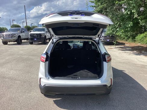 Used 2021 Ford Edge SE image 9