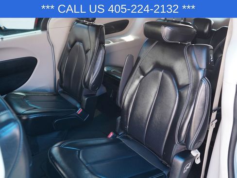 Used 2023 Chrysler Pacifica Touring-L FWD image 29