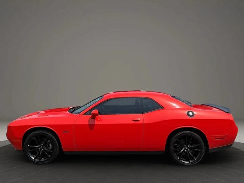 Used 2018 Dodge Challenger R/T w/ Blacktop Package RWD image 2