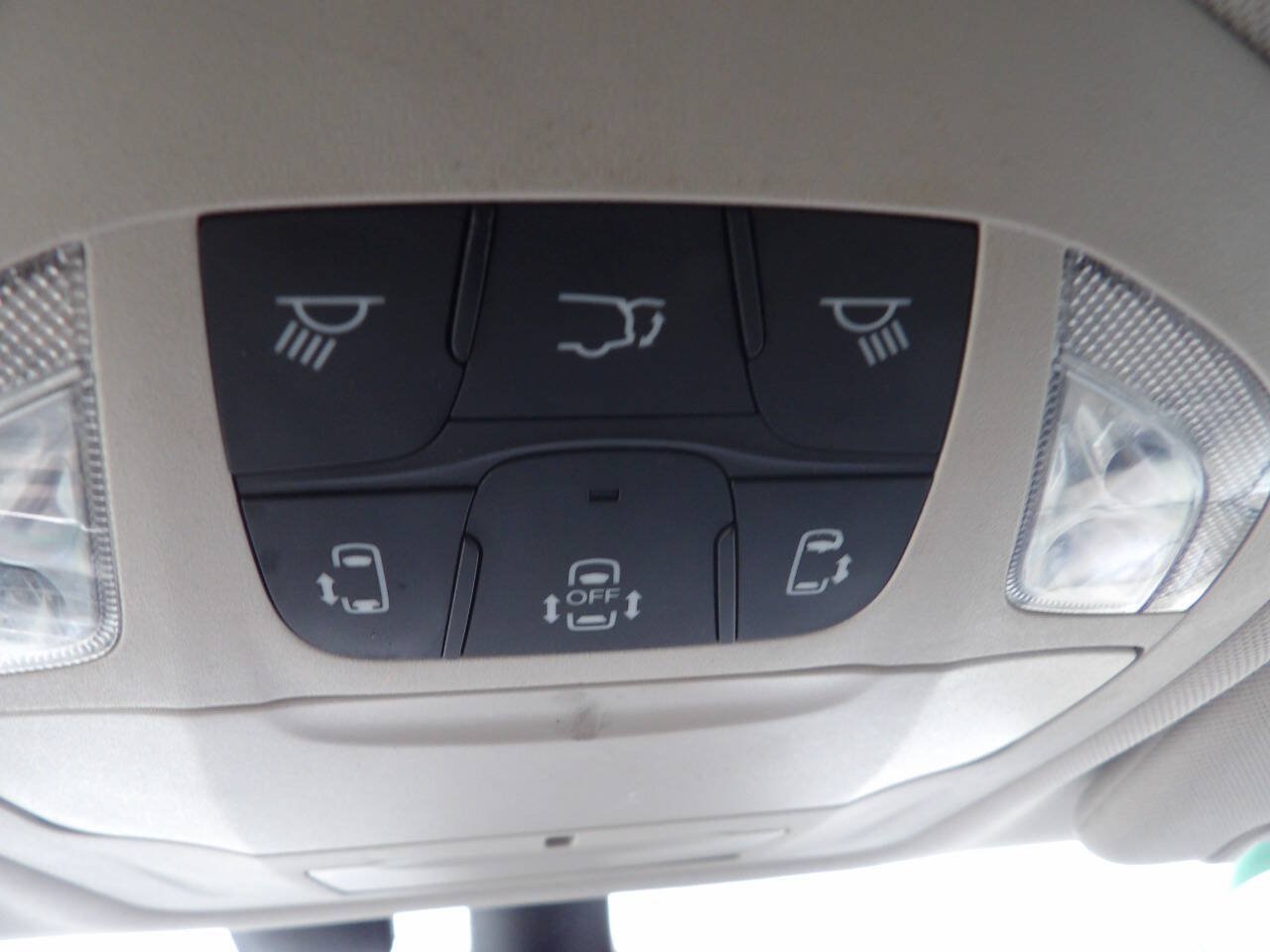 Used 2021 Chrysler Pacifica Touring-L FWD image 21