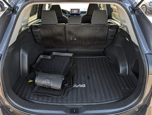 Used 2025 Toyota RAV4 LE FWD image 27