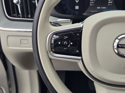 Used 2023 Volvo XC60 B5 Ultimate w/ Climate Package image 38