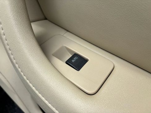 Used 2011 Lincoln MKS FWD image 49