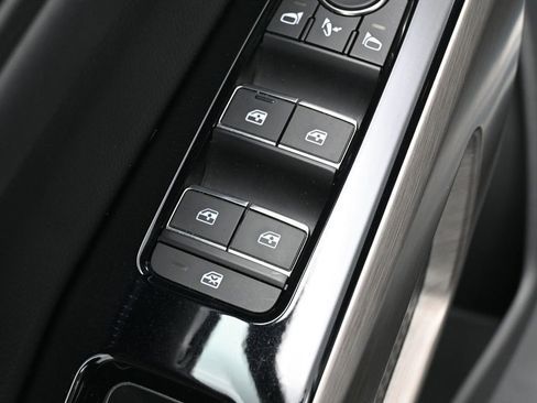 Used 2023 Nissan Pathfinder Platinum image 13