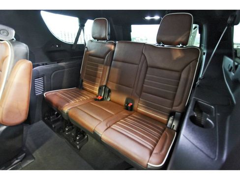Used 2024 GMC Yukon XL Denali Ultimate AWD/4WD image 13