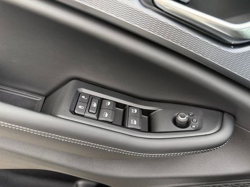 New 2025 Jeep Grand Cherokee Laredo image 11