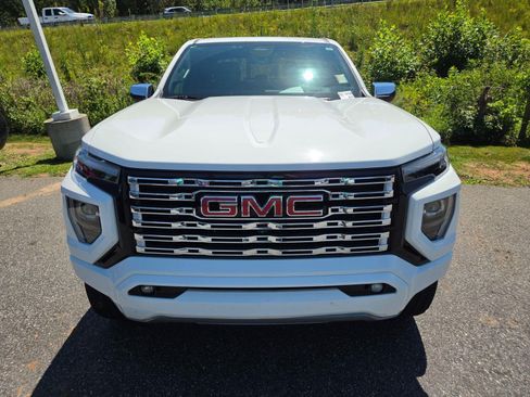 Used 2024 GMC Canyon Denali AWD/4WD image 2