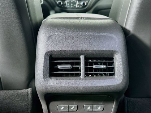 Used 2023 Chevrolet Equinox Premier FWD image 26
