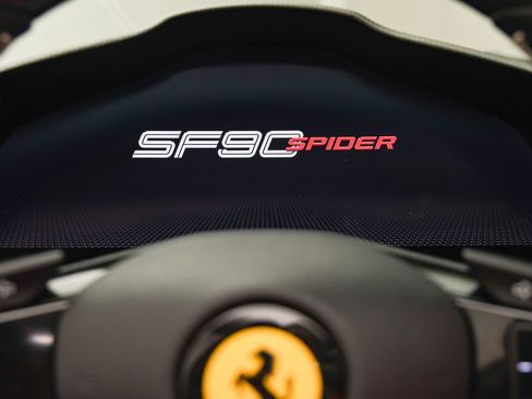 Used 2022 Ferrari SF90 Spider image 39