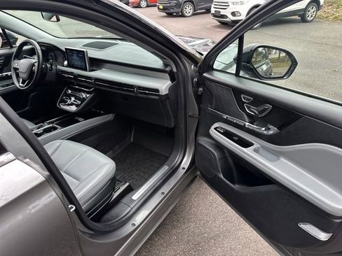 Used 2022 Lincoln Corsair FWD image 13