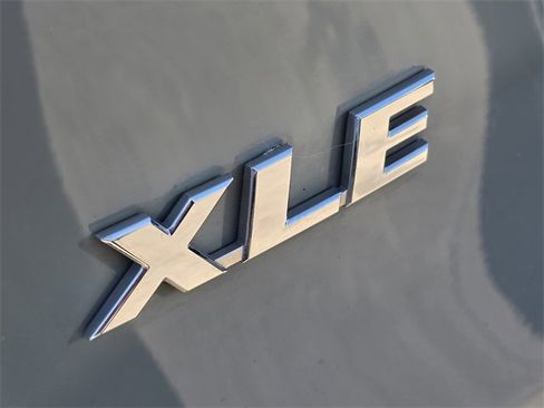 Used 2023 Toyota RAV4 XLE Premium image 8