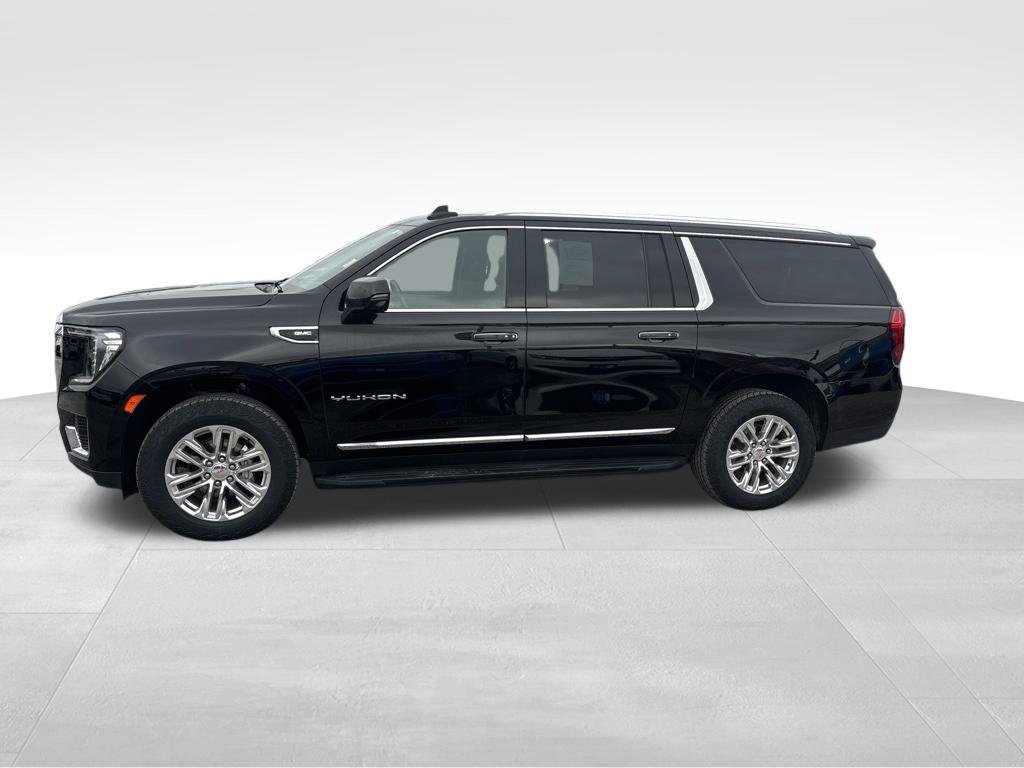 Used 2022 GMC Yukon XL SLT w/ SLT Premium Package AWD/4WD image 3