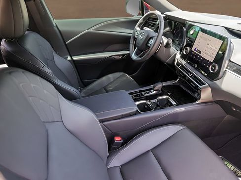 Used 2024 Lexus RX 350 FWD w/ Technology Package image 29