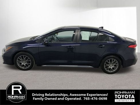 Used 2022 Toyota Corolla SE w/ SE Premium Package image 3