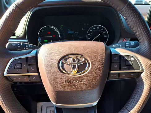 Certified 2024 Toyota Sienna Platinum image 24