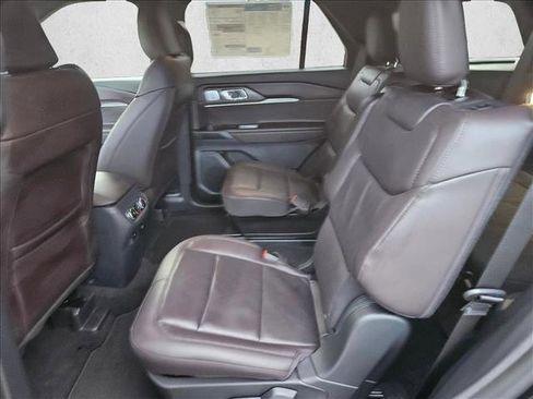 New 2026 Ford Explorer Platinum image 12