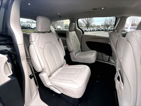 Used 2017 Chrysler Pacifica Touring-L Plus w/ Advanced Safetytec Group image 20