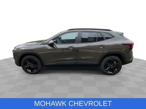 Used 2024 Chevrolet Trax ACTIV w/ Sunroof Package FWD image 6