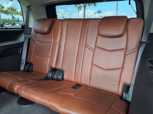 Used 2020 Cadillac Escalade Premium Luxury AWD/4WD image 23