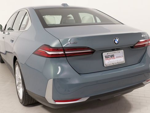 Used 2024 BMW 530i xDrive image 14