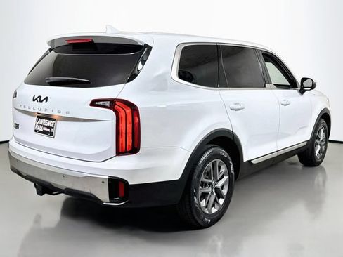 Used 2024 Kia Telluride LX FWD image 4