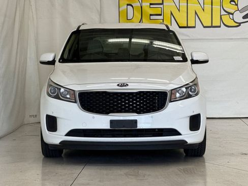 Used 2017 Kia Sedona LX w/ LX Essentials Premium Package image 9