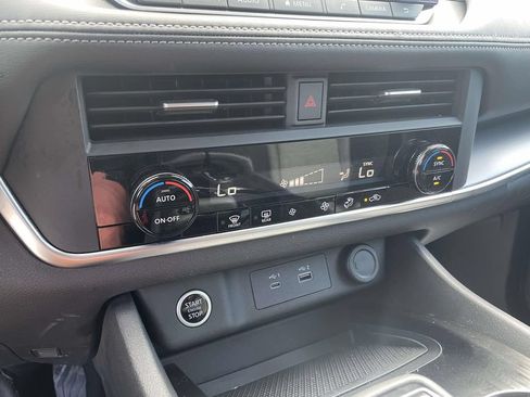 Used 2023 Nissan Rogue SV AWD/4WD image 24