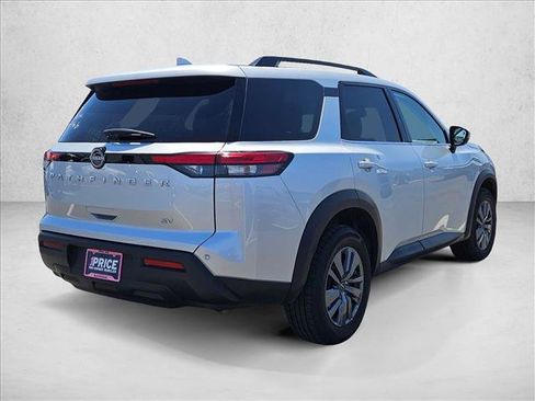 Used 2024 Nissan Pathfinder SV FWD image 5