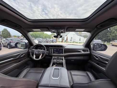Used 2021 GMC Yukon Denali w/ Denali Premium Package AWD/4WD image 17